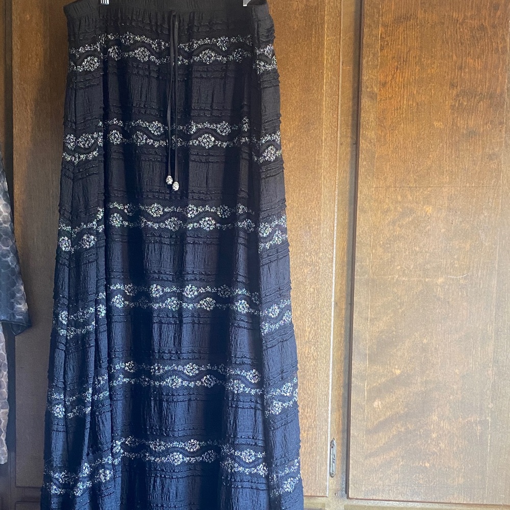 Chic Black Lace Maxi Skirt